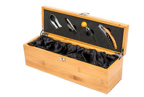 Custom wine box set from GiftWorksPlus